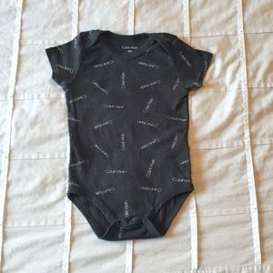 💙 CALVIN KLEIN - Grey Onesie - Size 18M